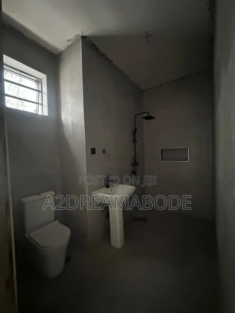 4bdrm Duplex in Millennium, Millenuim/UPS for sale