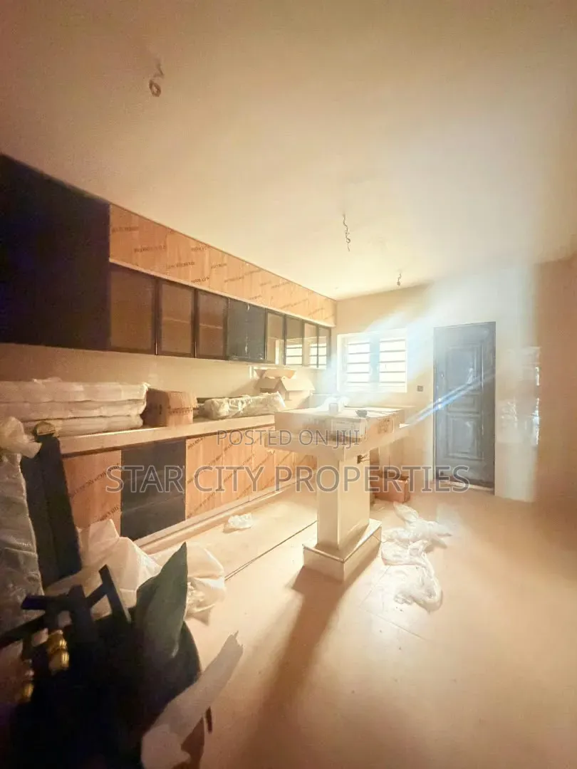 5bdrm Duplex in Ikeja Gra for sale