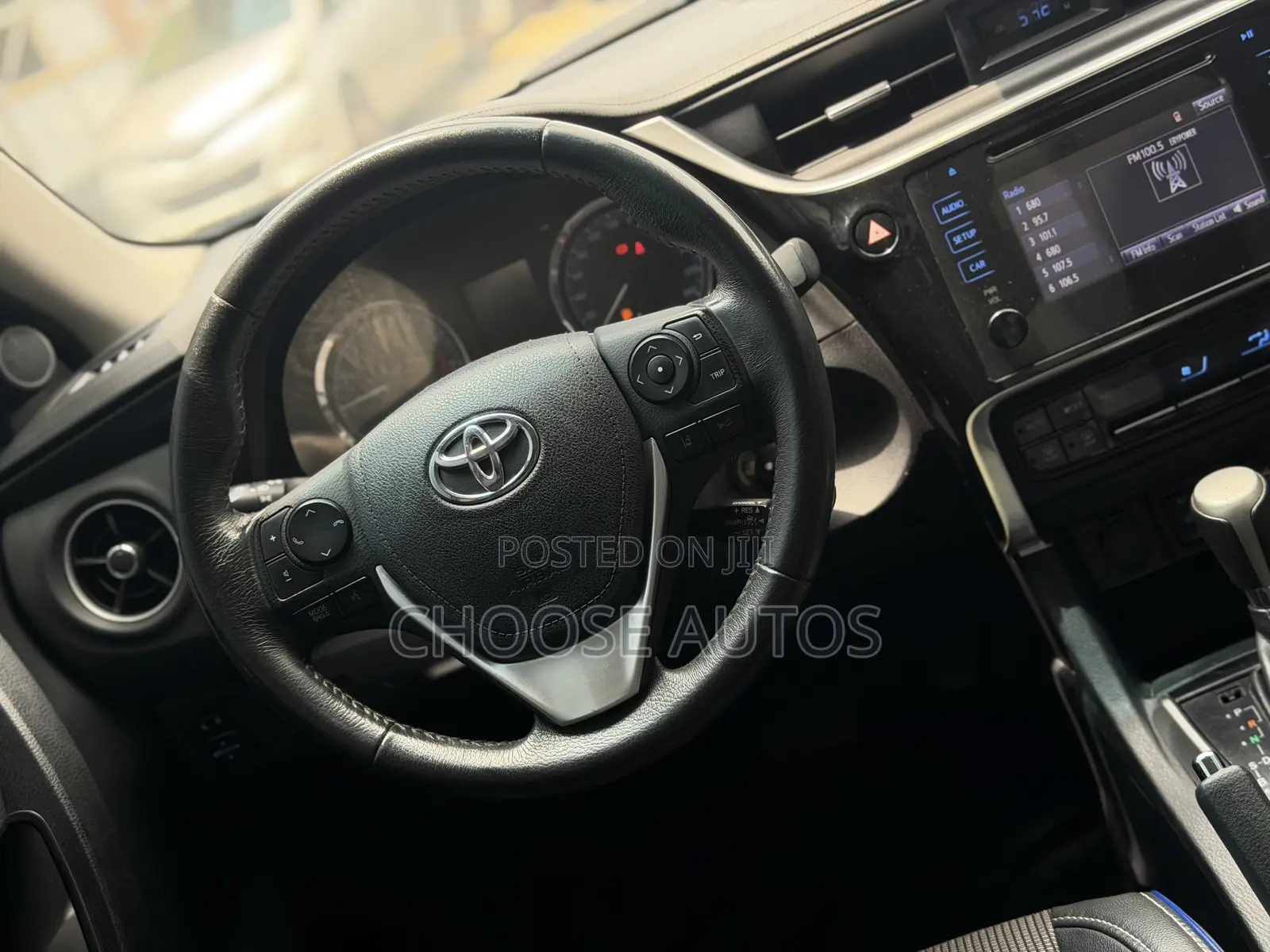Toyota Corolla SE (1.8L 4cyl 6M) 2018 Black