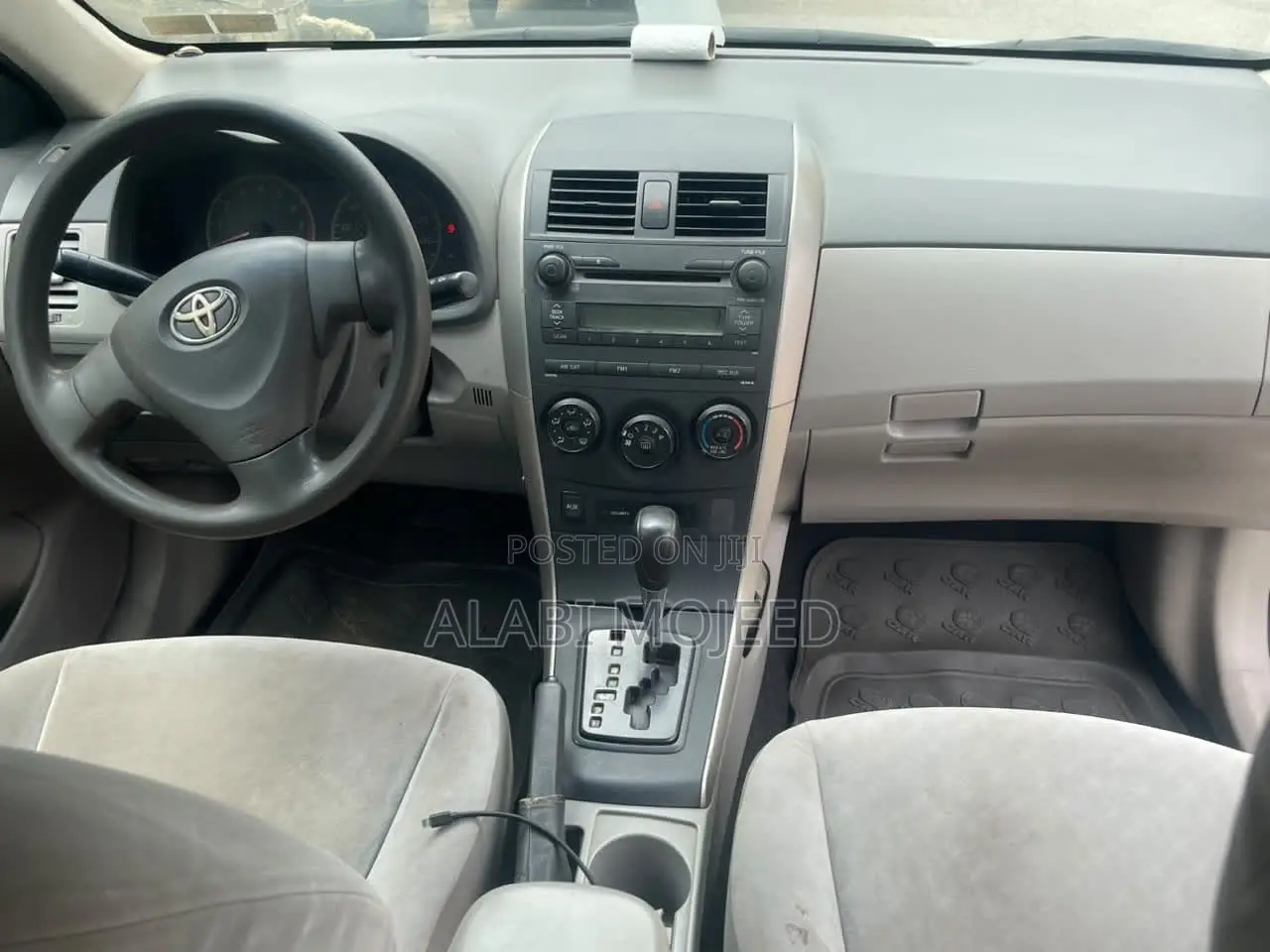 Toyota Corolla LE 4dr Sedan (1.8L 4cyl 4A) 2010 Silver