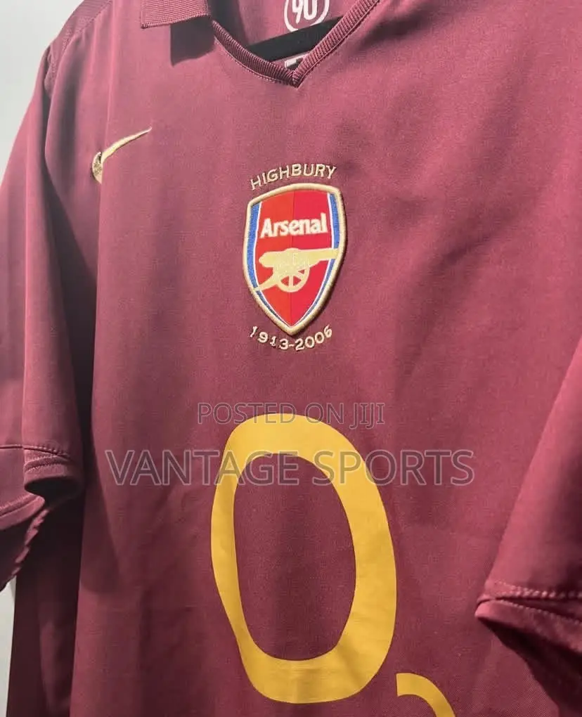 Arsenal 2005/06 Retro Jersey