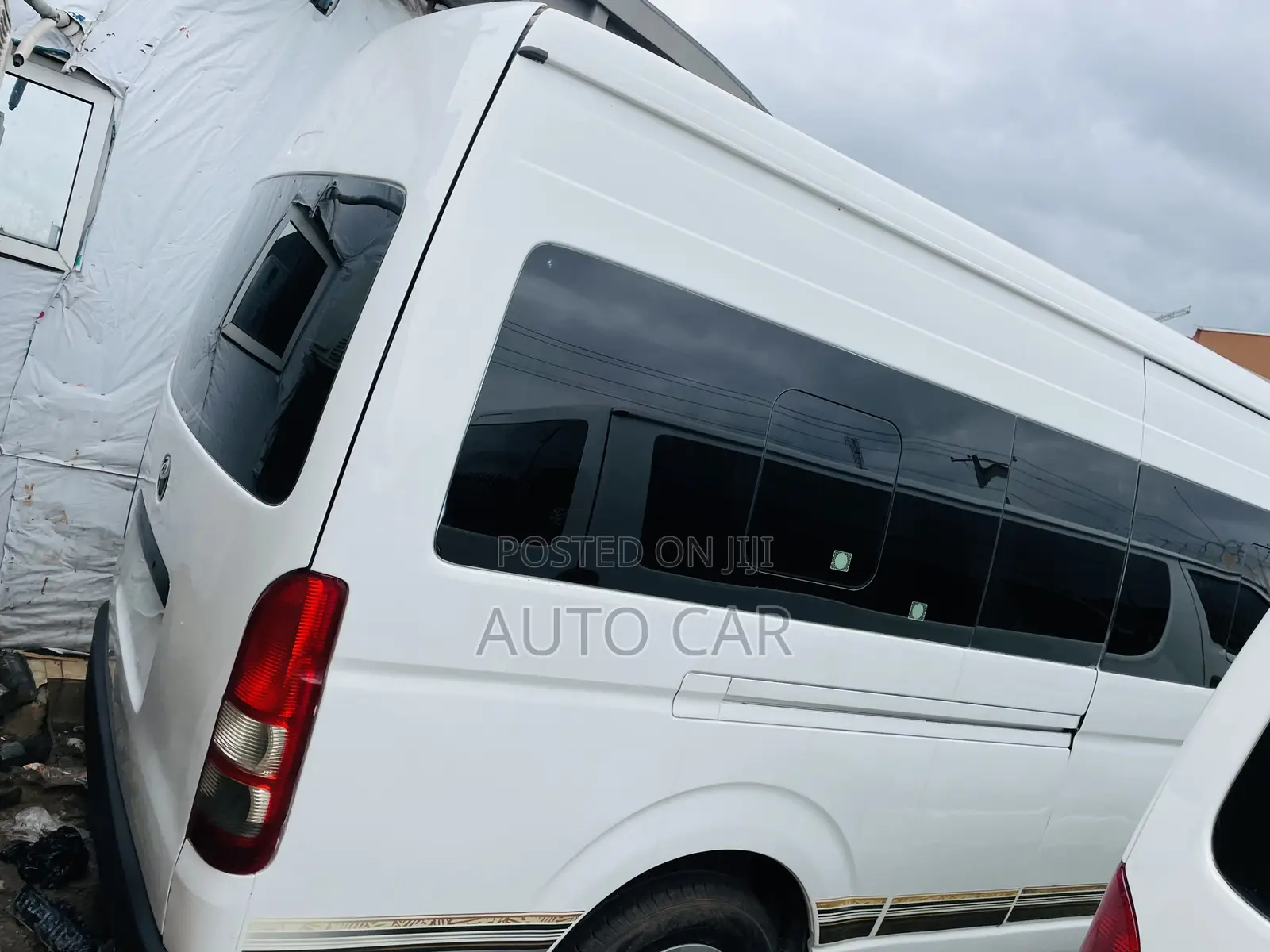 Toyota HiAce 2013 White