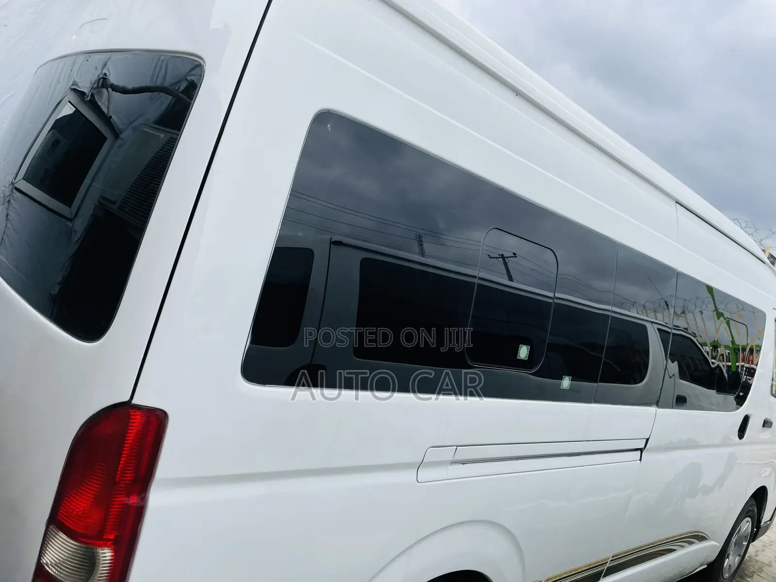 Toyota HiAce 2013 White