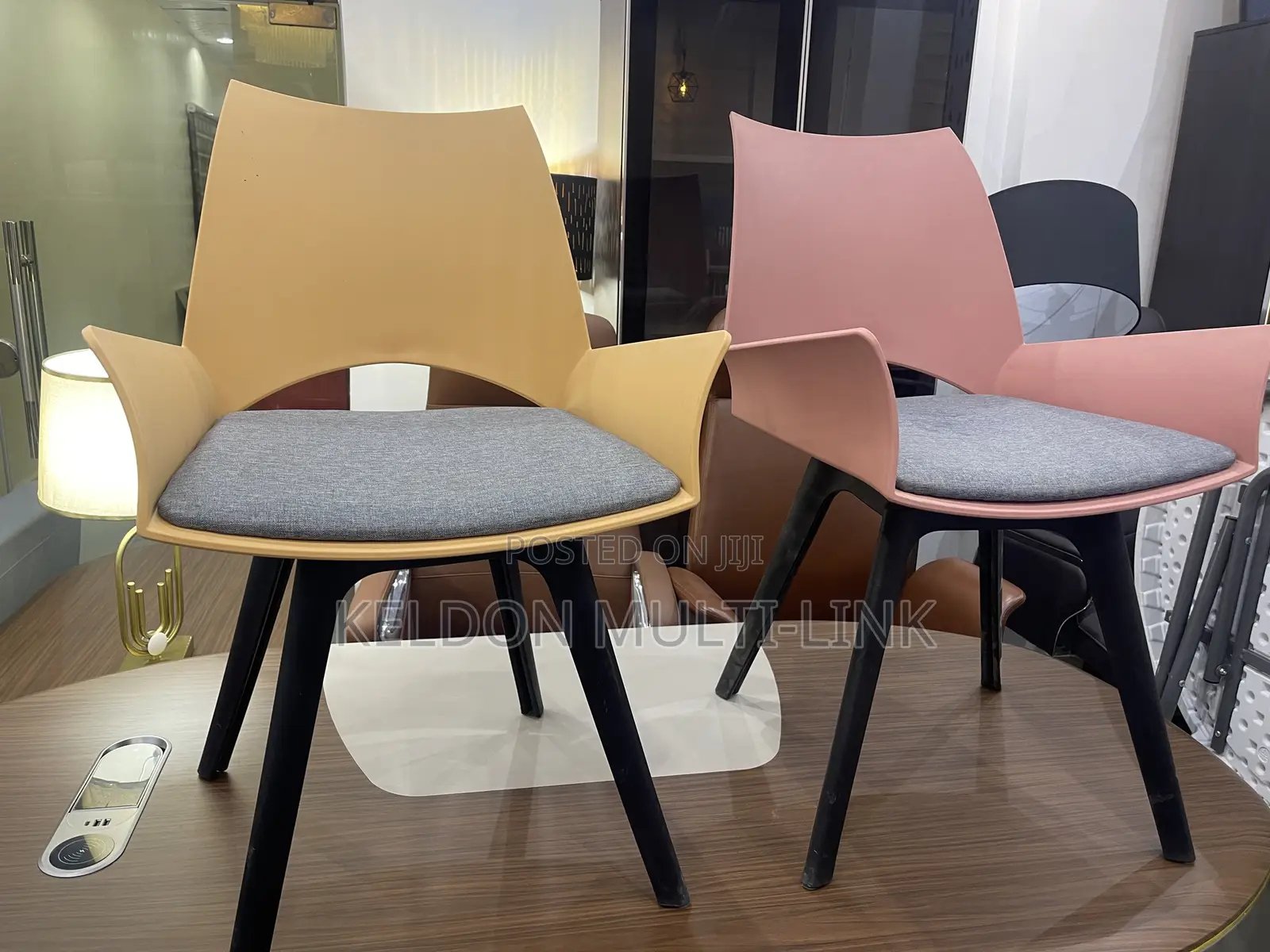 Multipurpose Visitors Chair