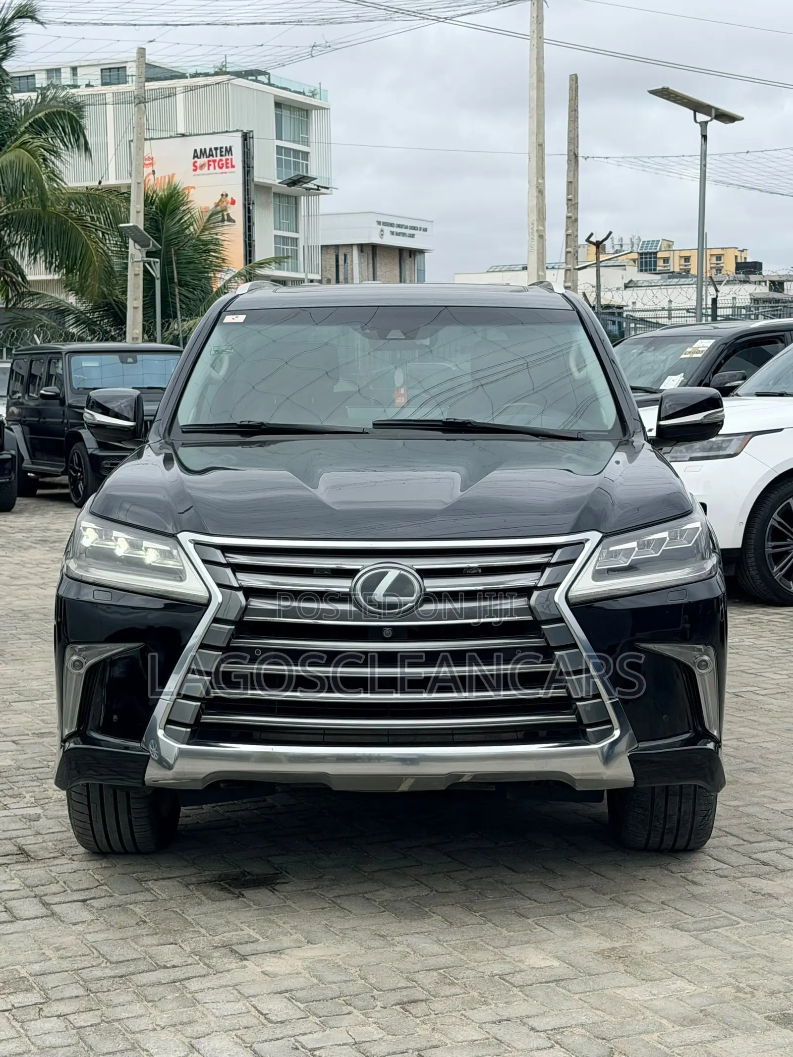 Lexus LX 570 (5 seats) AWD 2017 Red