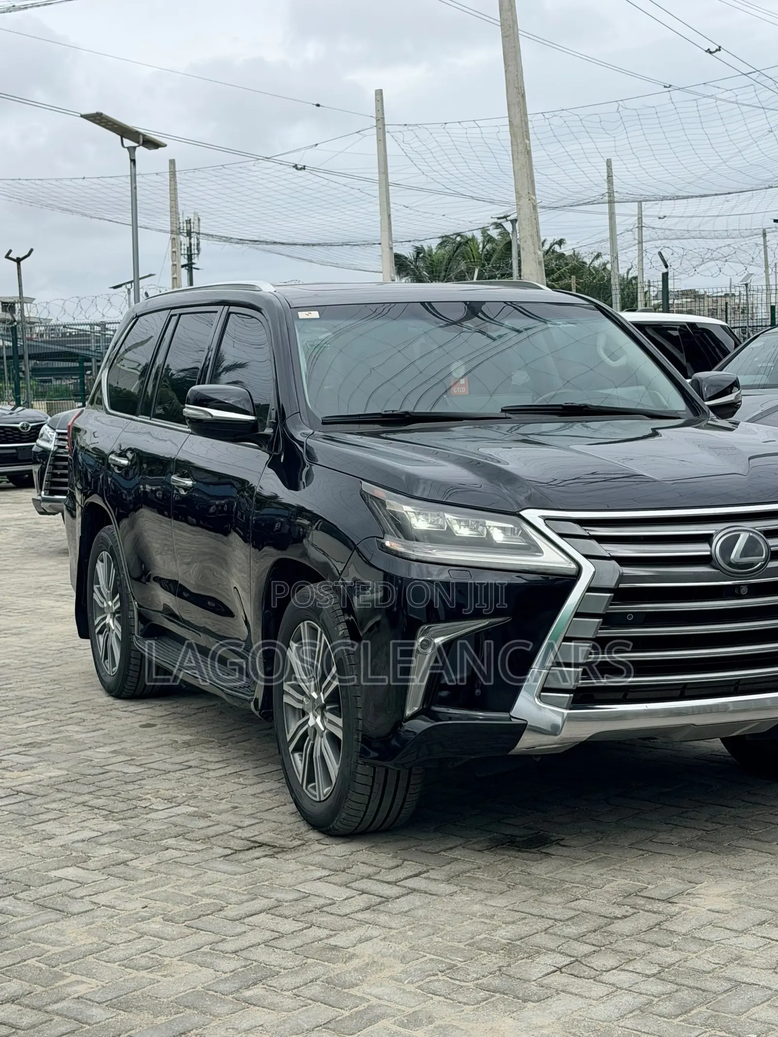 Lexus LX 570 (5 seats) AWD 2017 Red
