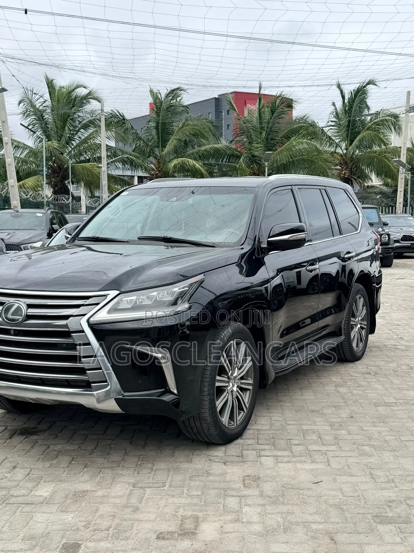Lexus LX 570 (5 seats) AWD 2017 Red