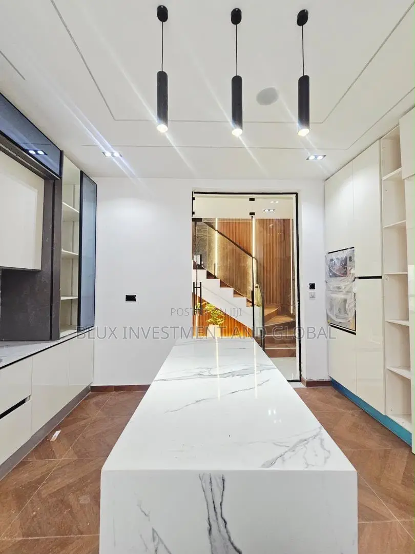 Furnished 5bdrm House in By Chevron Toll Gate for sale