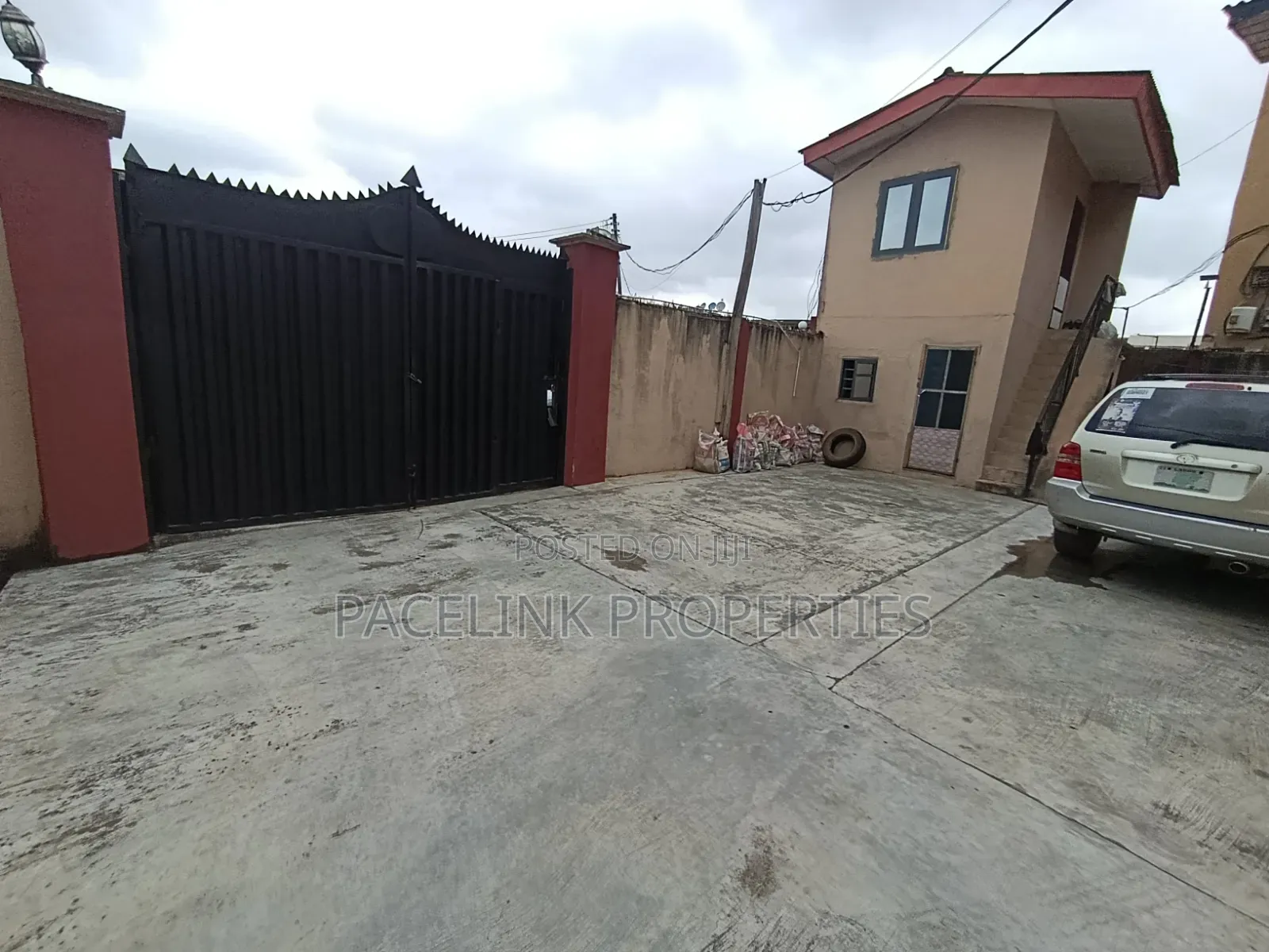 3bdrm Apartment in Iyana Ipaja for rent