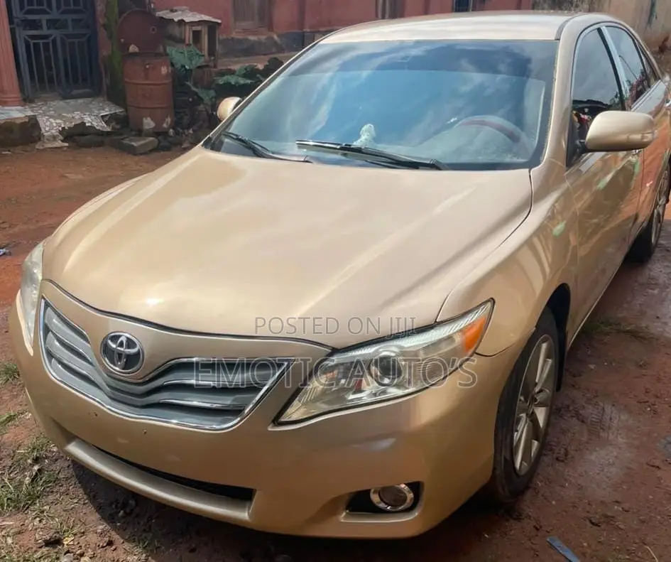 Toyota Camry 2010 Gold