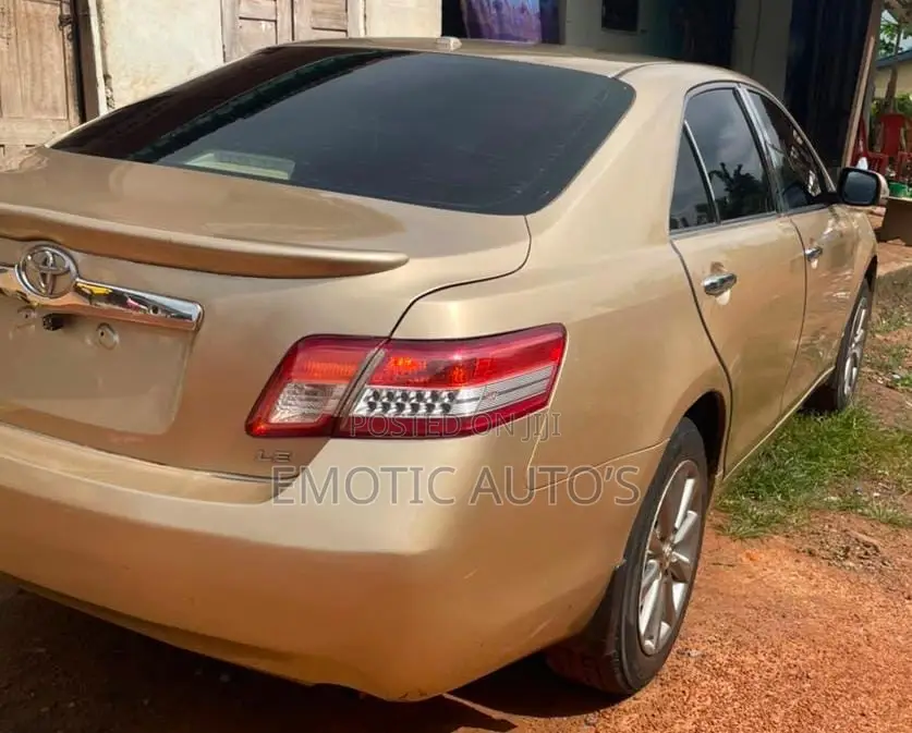 Toyota Camry 2010 Gold
