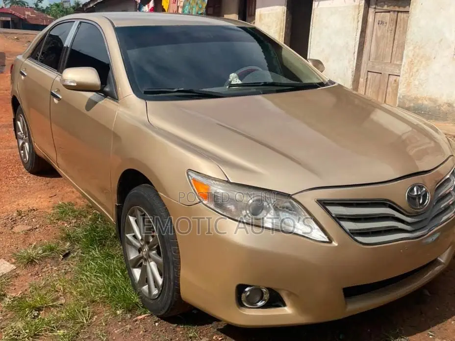 Toyota Camry 2010 Gold
