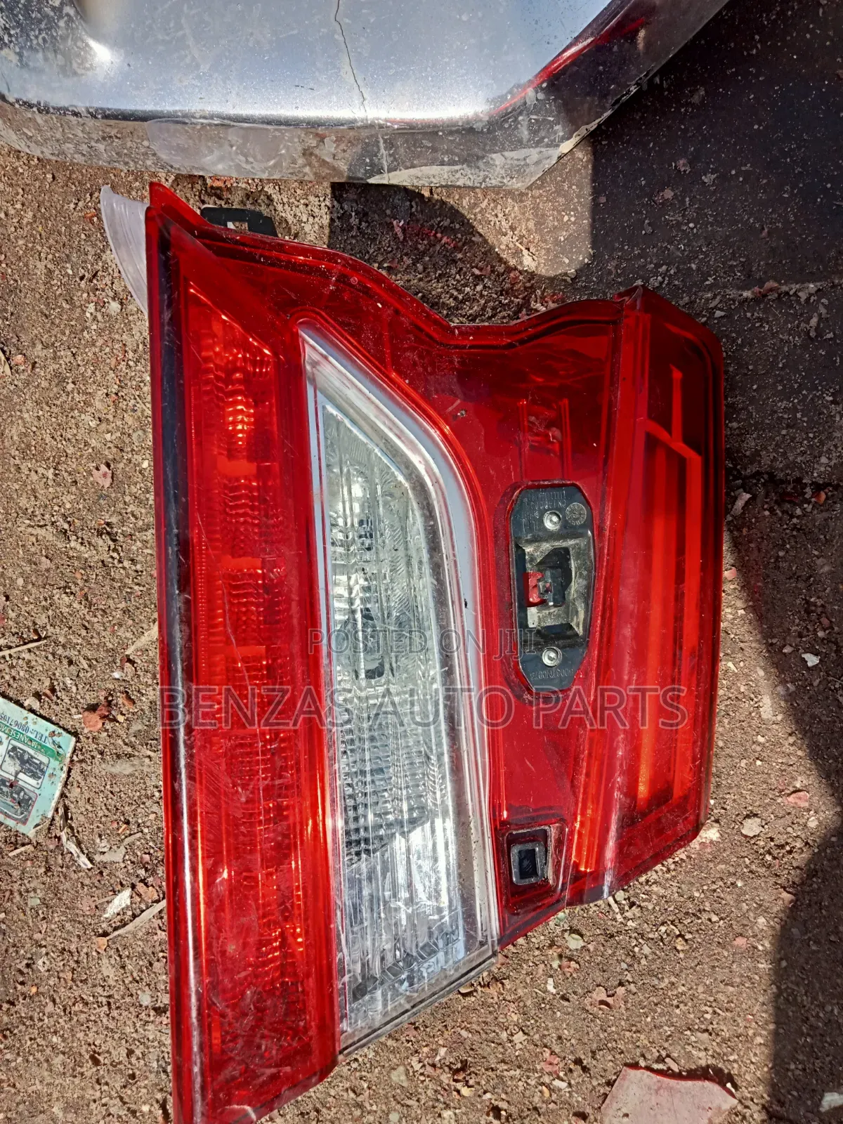 Nissan Rouge Headlight Replacement