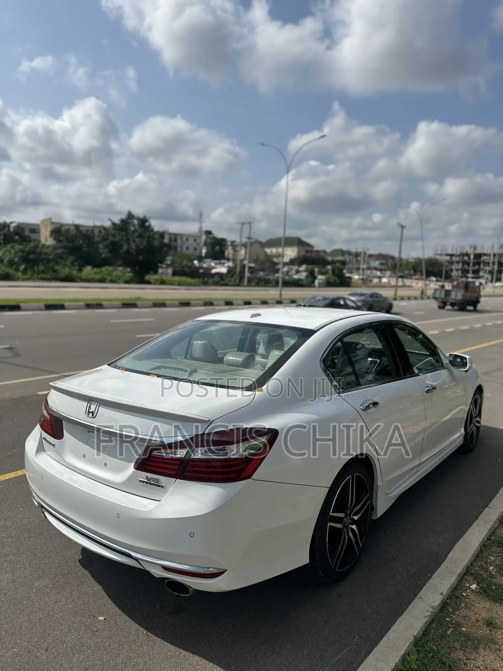 Honda Accord Touring 4dr Sedan FWD (3.5L 6cyl 6A) 2016 White