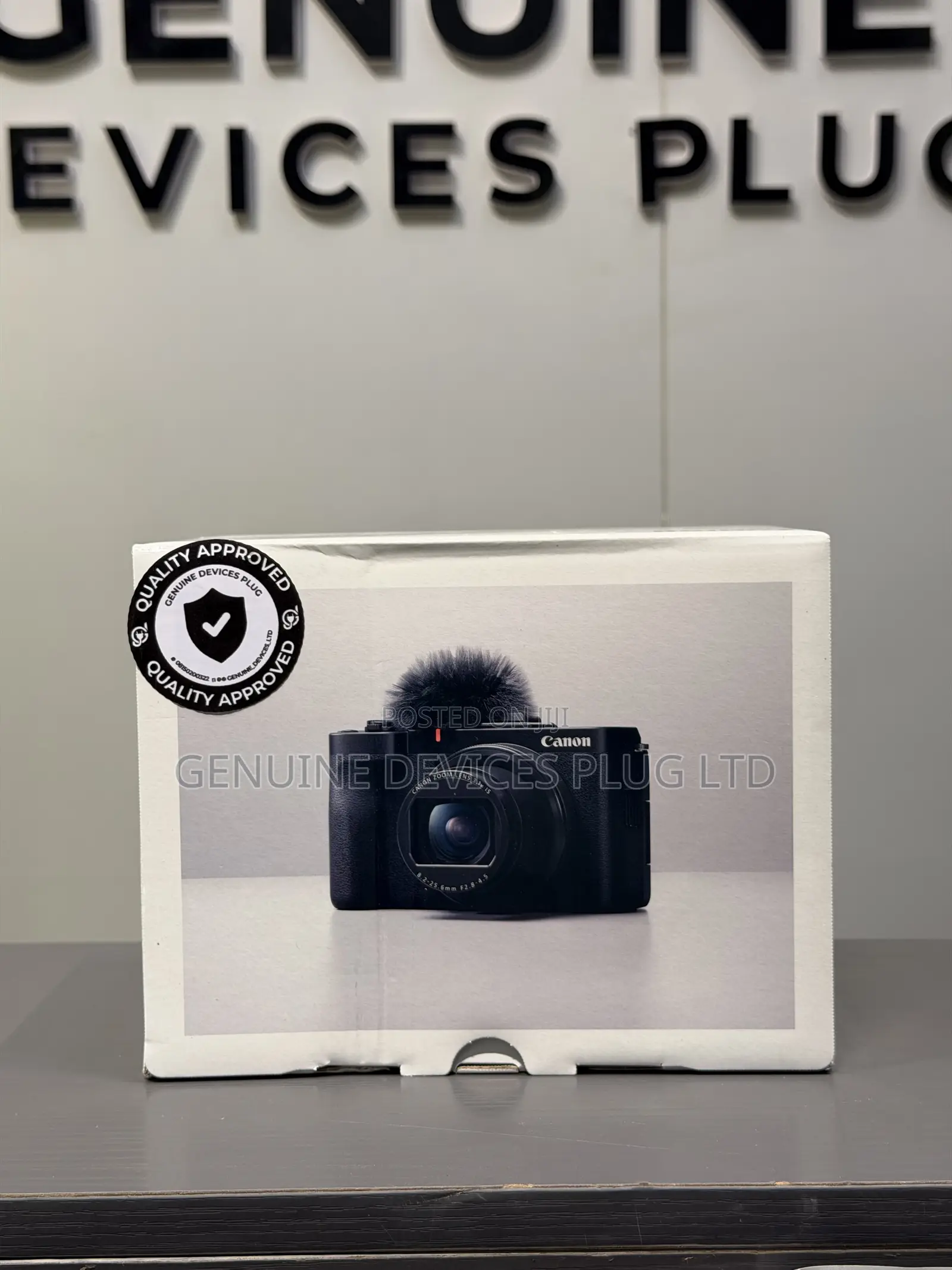 Canon PowerShot V1 Hybrid Camera, Built-in Ultra-Wide-Angle Zoom Lens