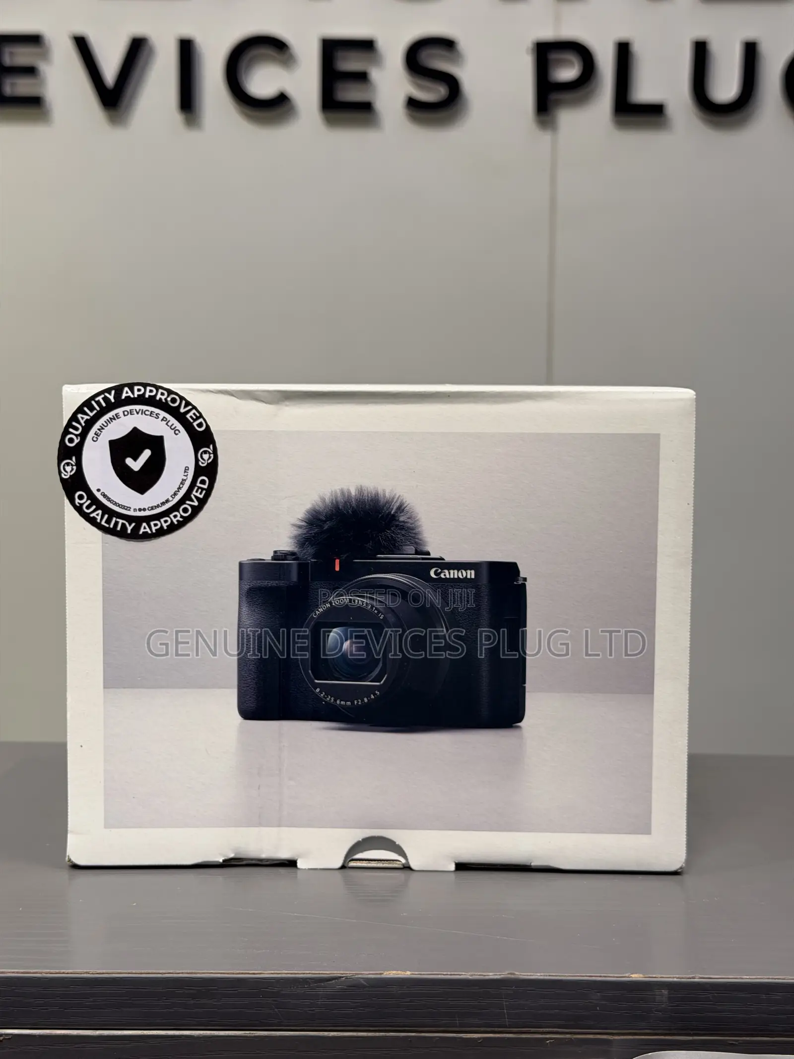 Canon PowerShot V1 Hybrid Camera, Built-in Ultra-Wide-Angle Zoom Lens