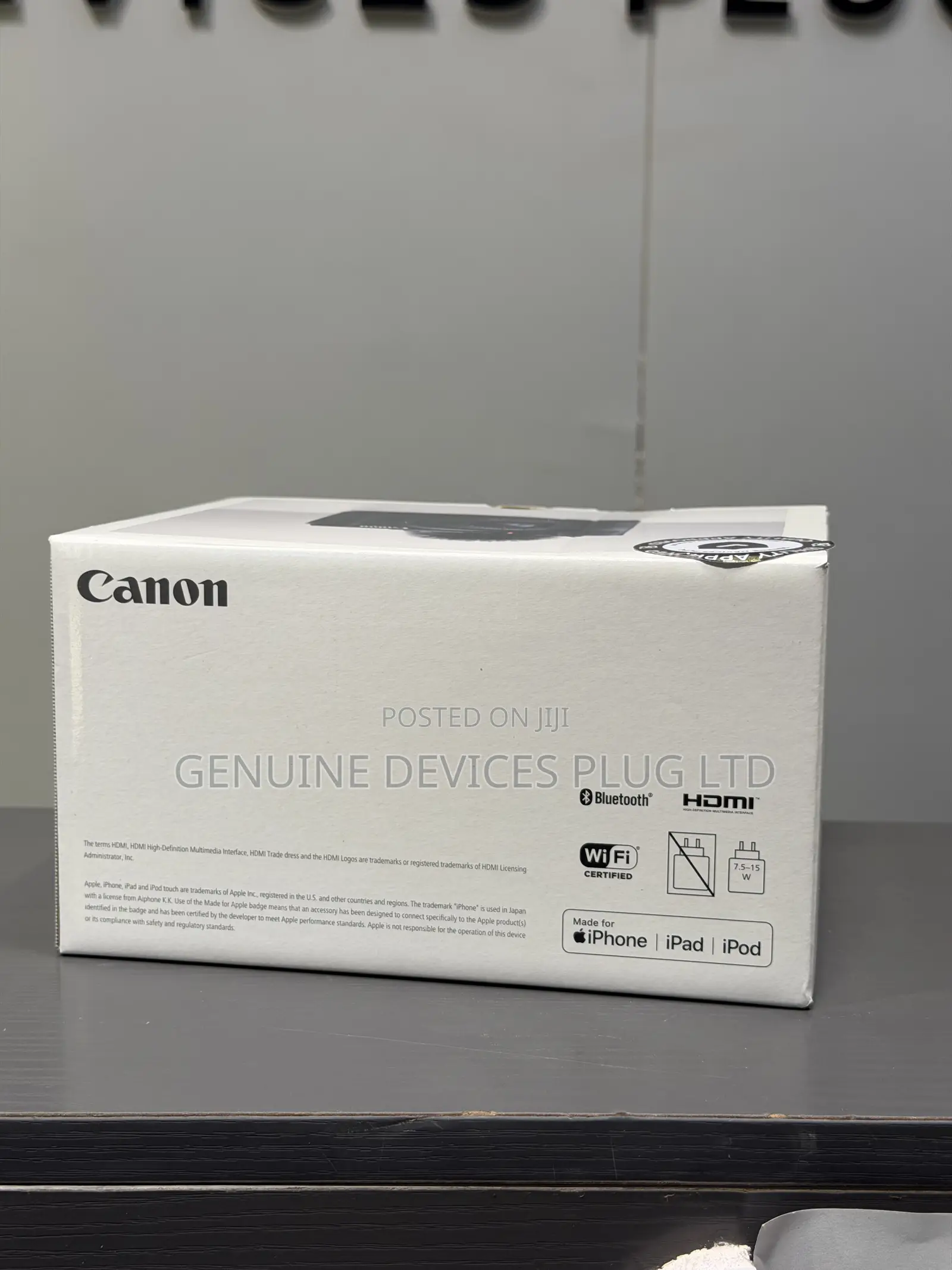 Canon PowerShot V1 Hybrid Camera, Built-in Ultra-Wide-Angle Zoom Lens