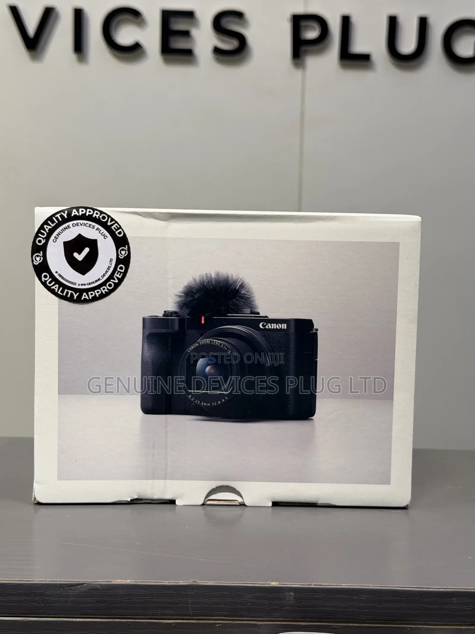 Canon PowerShot V1 Hybrid Camera, Built-in Ultra-Wide-Angle Zoom Lens