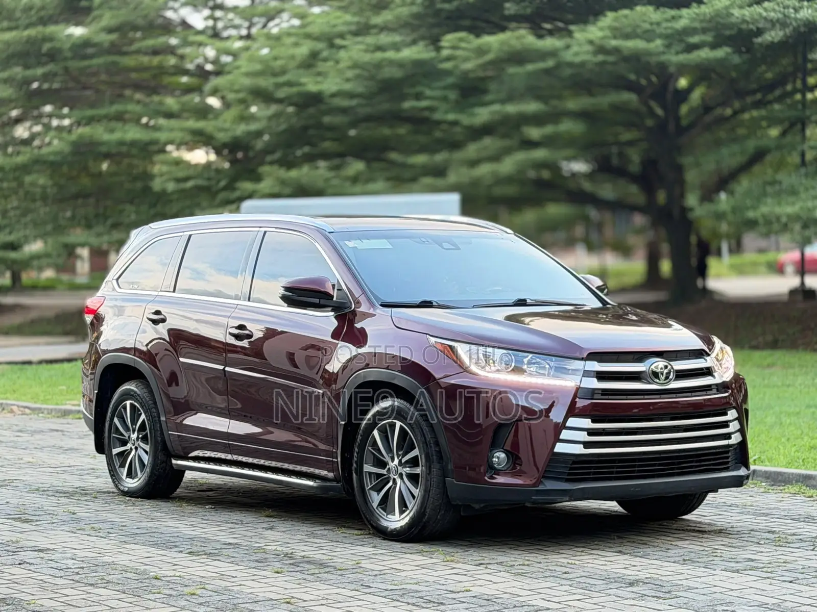 Toyota Highlander XLE 4x4 V6 (3.5L 6cyl 8A) 2018 Burgundy