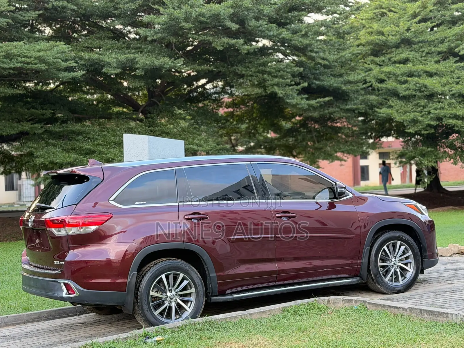 Toyota Highlander XLE 4x4 V6 (3.5L 6cyl 8A) 2018 Burgundy