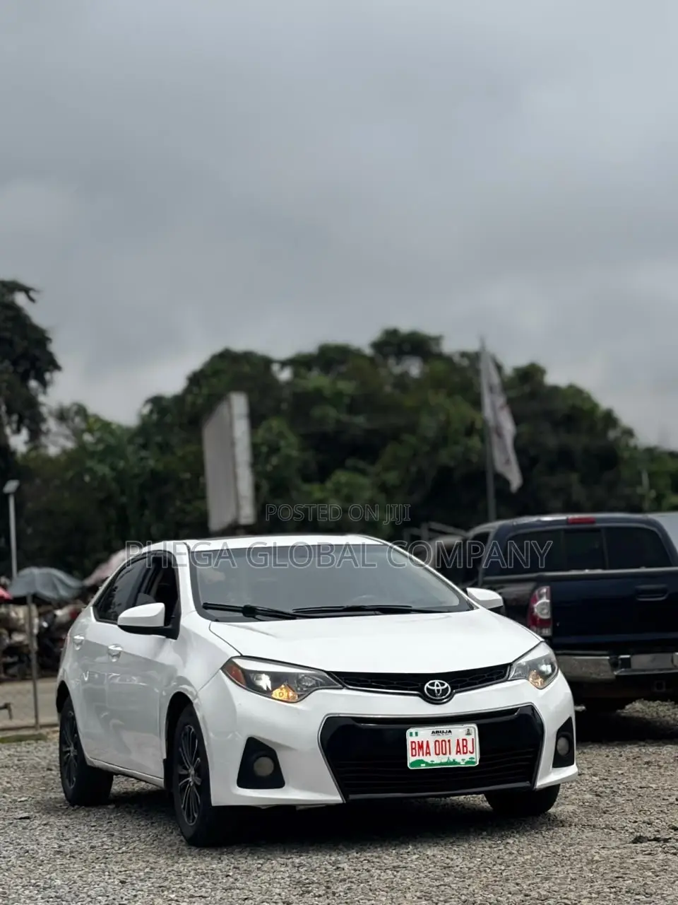 Toyota Corolla LE Premium 4dr Sedan (1.8L 4cyl CVT) 2015 White