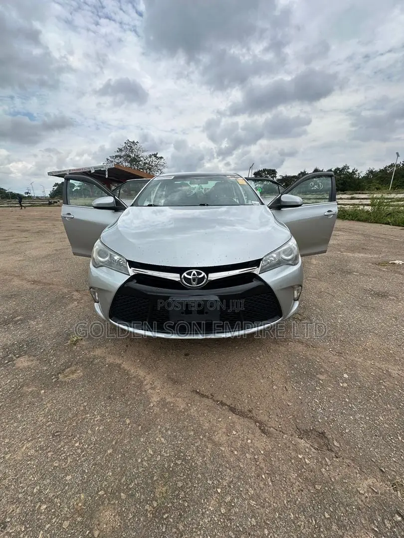 Toyota Camry SE 4dr Sedan (2.5L 4cyl 6A) 2016 Silver