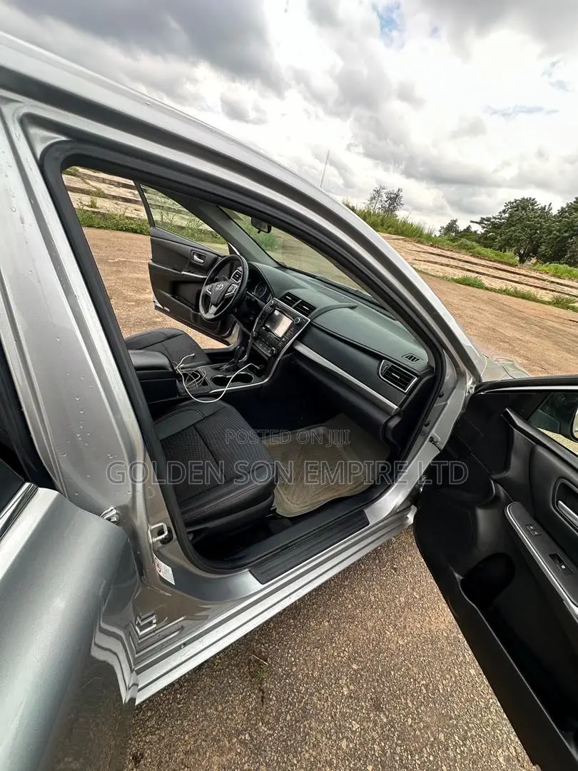 Toyota Camry SE 4dr Sedan (2.5L 4cyl 6A) 2016 Silver