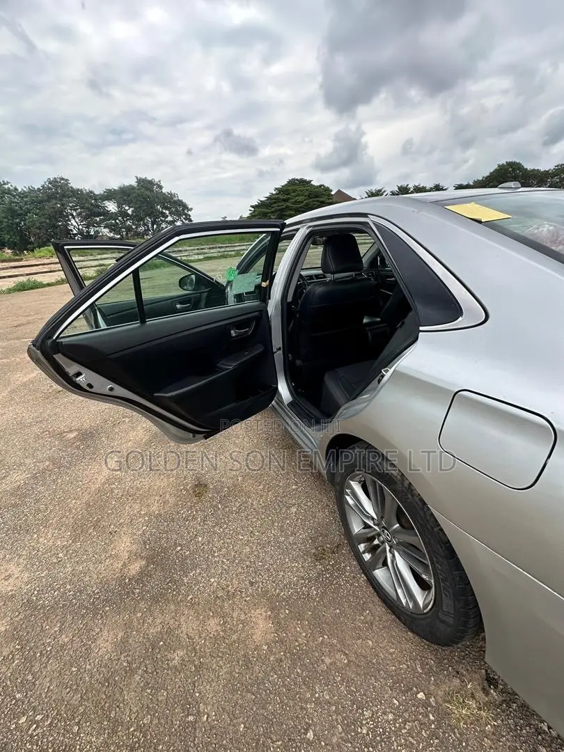 Toyota Camry SE 4dr Sedan (2.5L 4cyl 6A) 2016 Silver