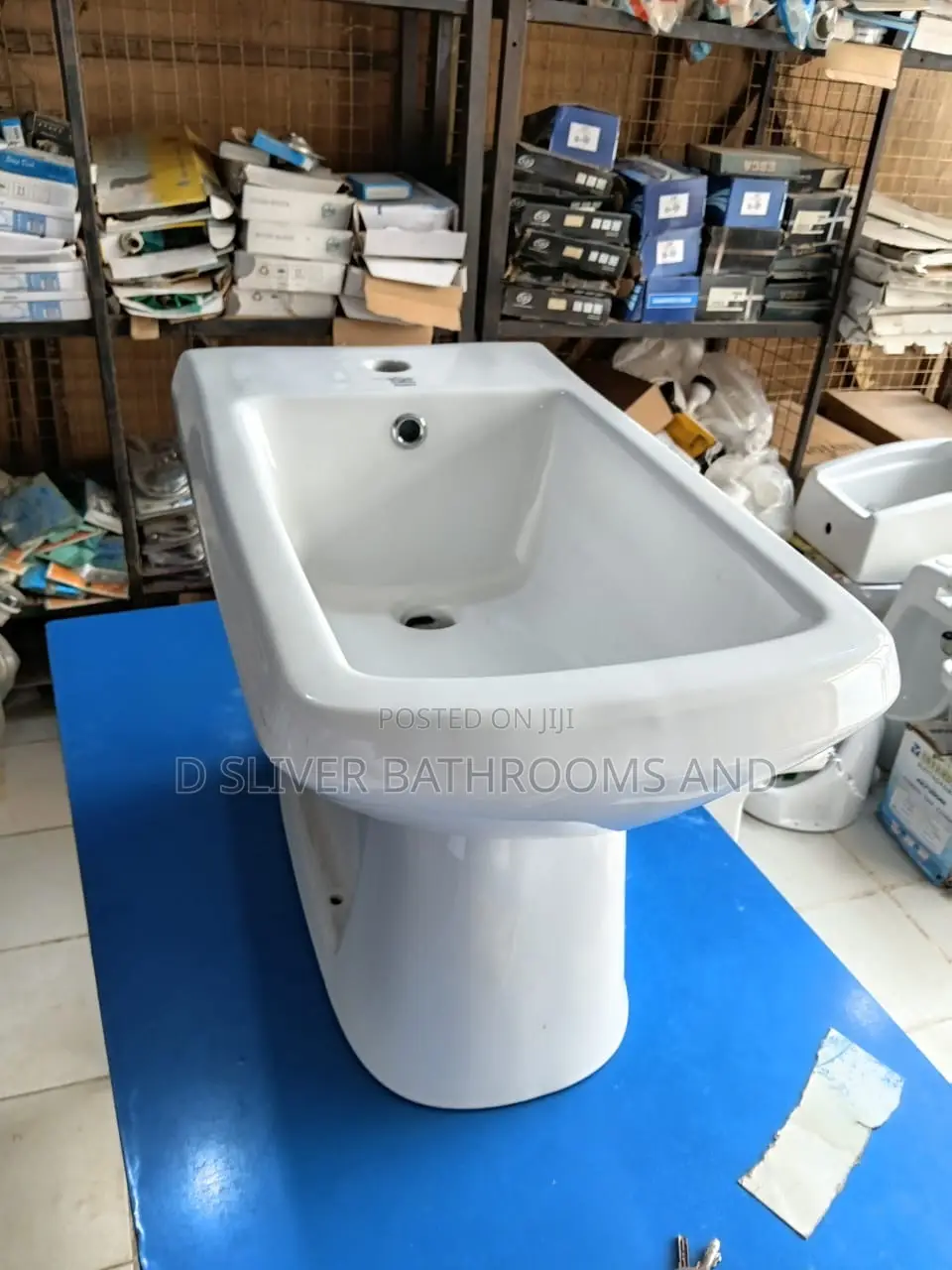Modern Floor Standing Bidet – White Ceramic