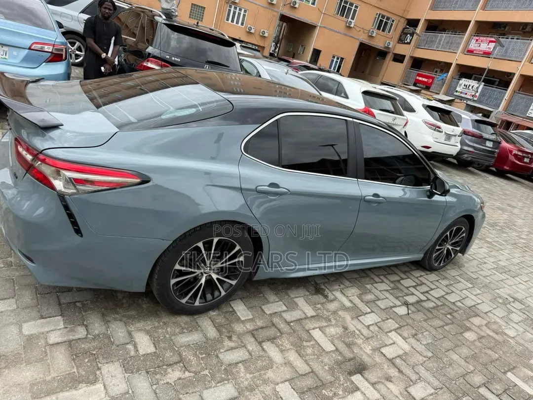 Toyota Camry 2019 Blue