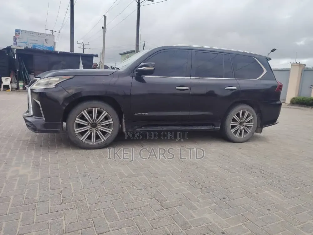 Lexus LX 2017 Black