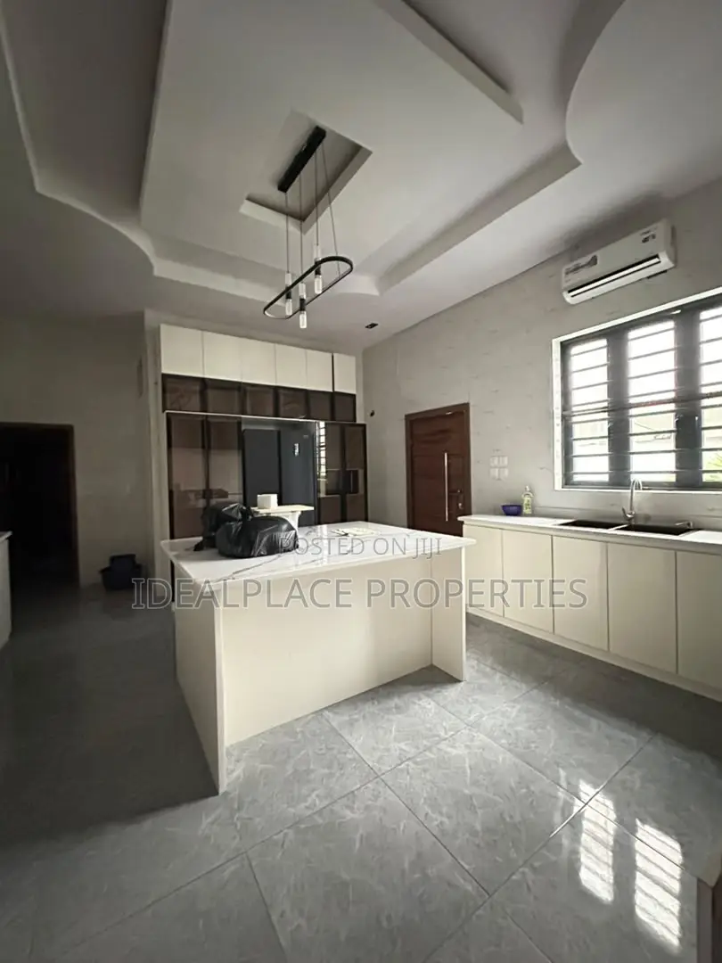 5bdrm Duplex in Lekki for sale