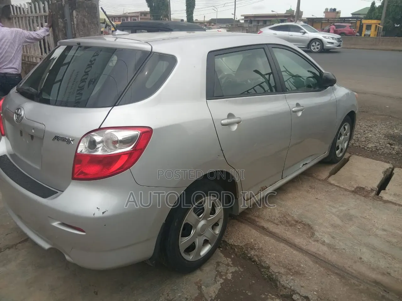 Toyota Matrix S Hatchback FWD (2.4L 4cyl 5A) 2010 Silver