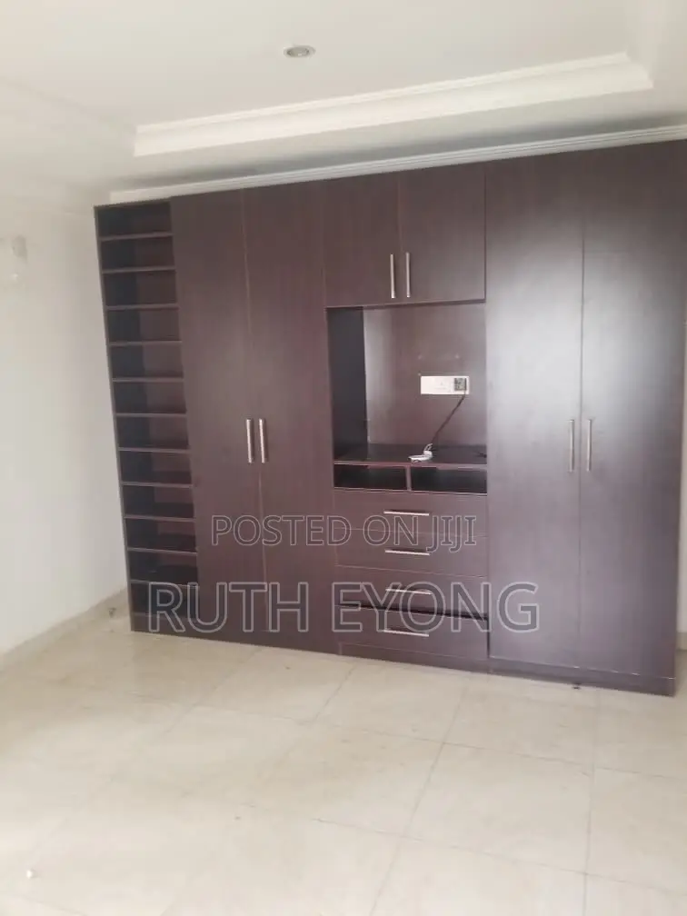 5bdrm House in Off Banana Island for rent