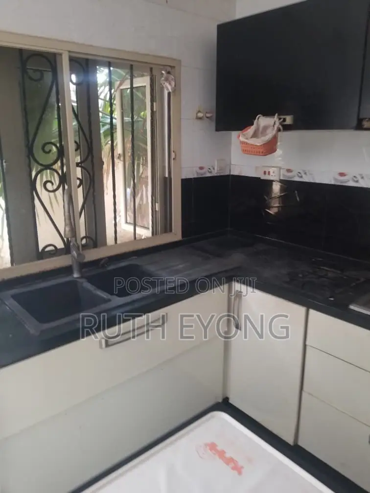 5bdrm House in Off Banana Island for rent