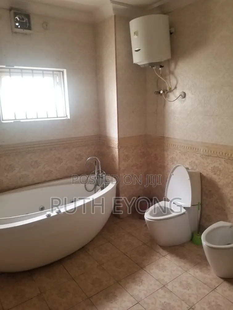 5bdrm House in Off Banana Island for rent