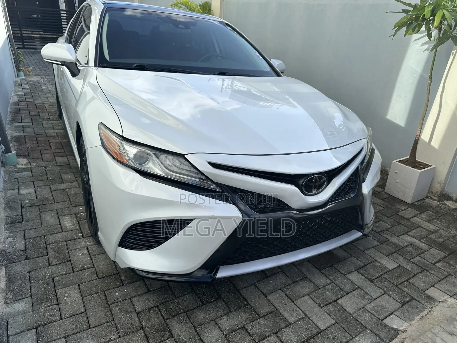 Toyota Camry XSE (2.5L 4cyl 8A) 2019 White