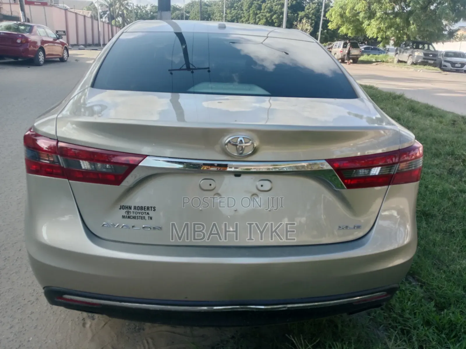 Toyota Avalon XLE FWDSedan (3.6L 6cyl 6A) 2016 Gold
