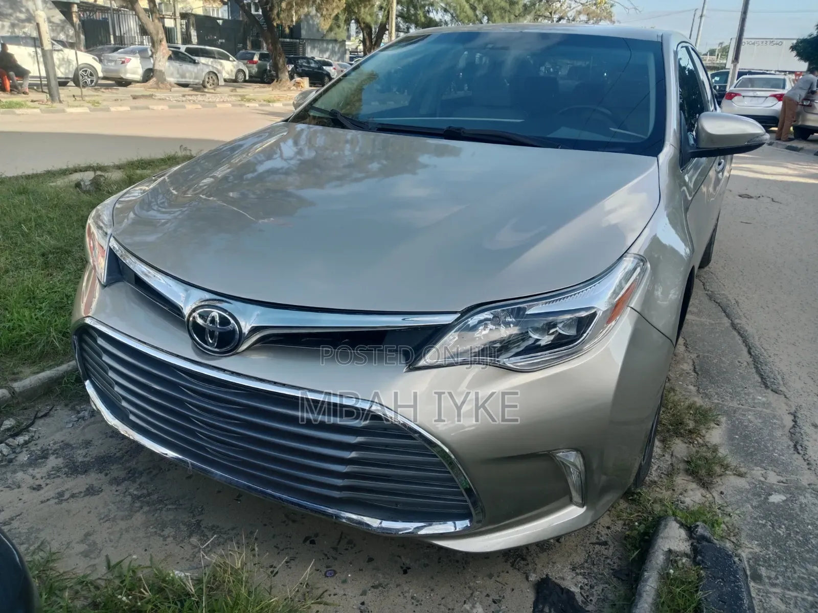 Toyota Avalon XLE FWDSedan (3.6L 6cyl 6A) 2016 Gold