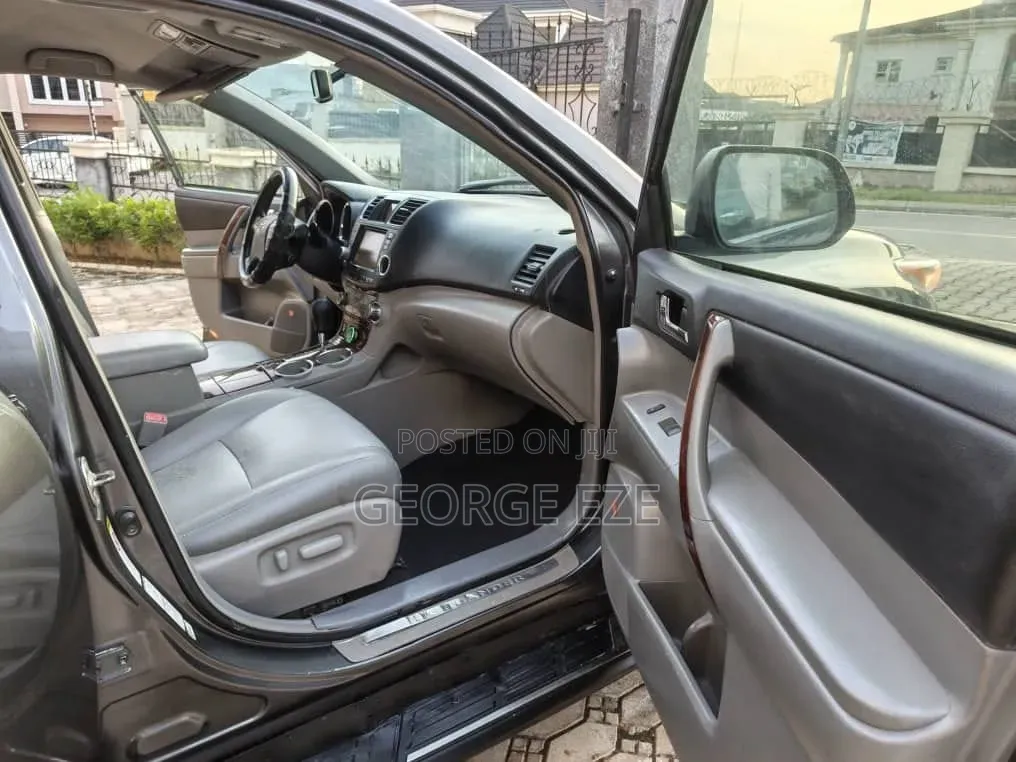 Toyota Highlander 2011 Gray