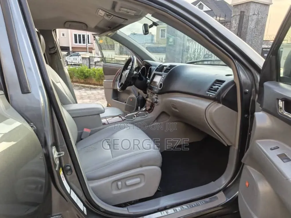 Toyota Highlander 2011 Gray