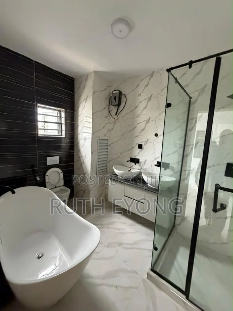 3bdrm Apartment in Off Freedom Way, Lekki Phase 1 for rent