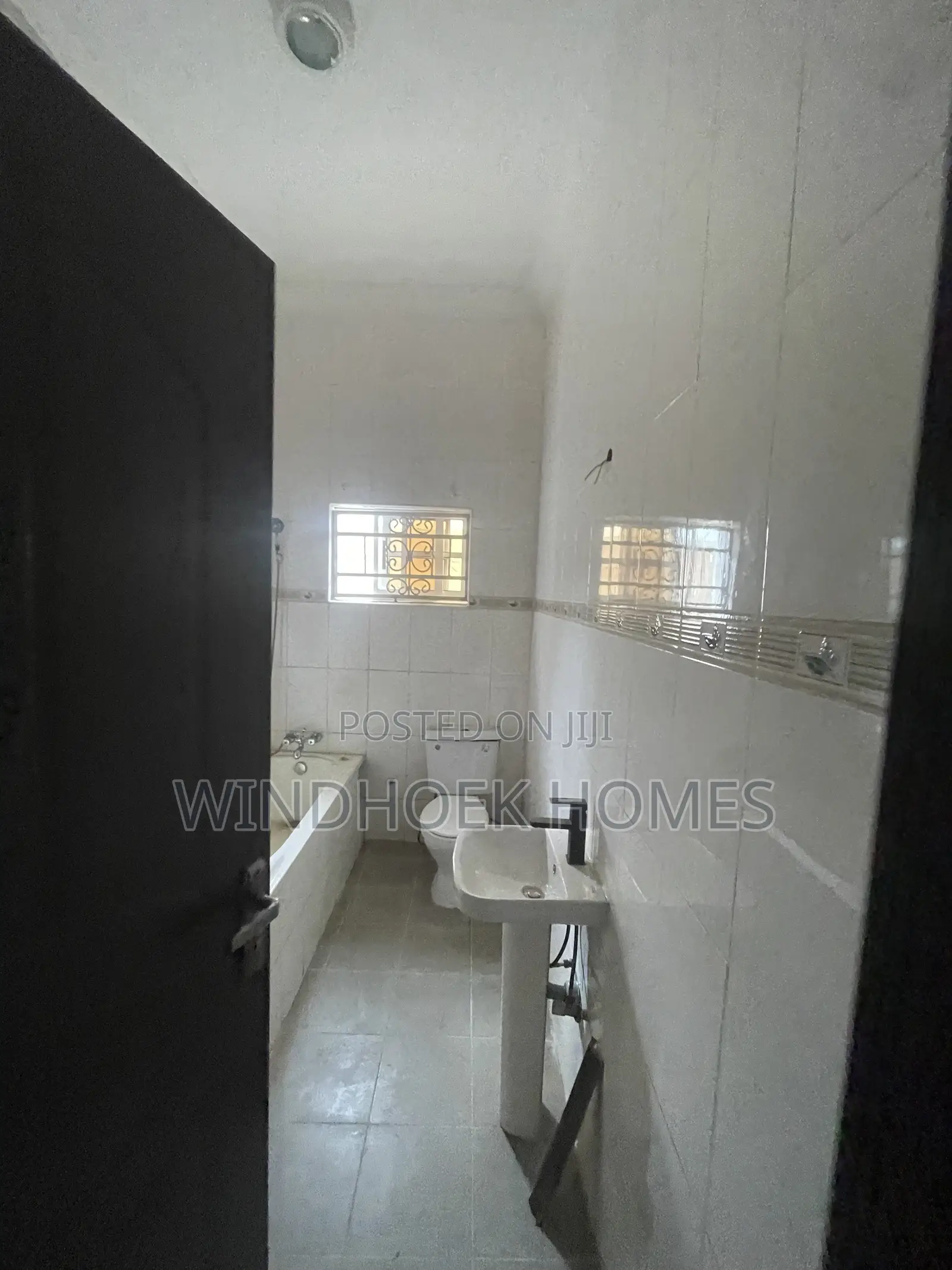 4bdrm Duplex in Life Camp for sale