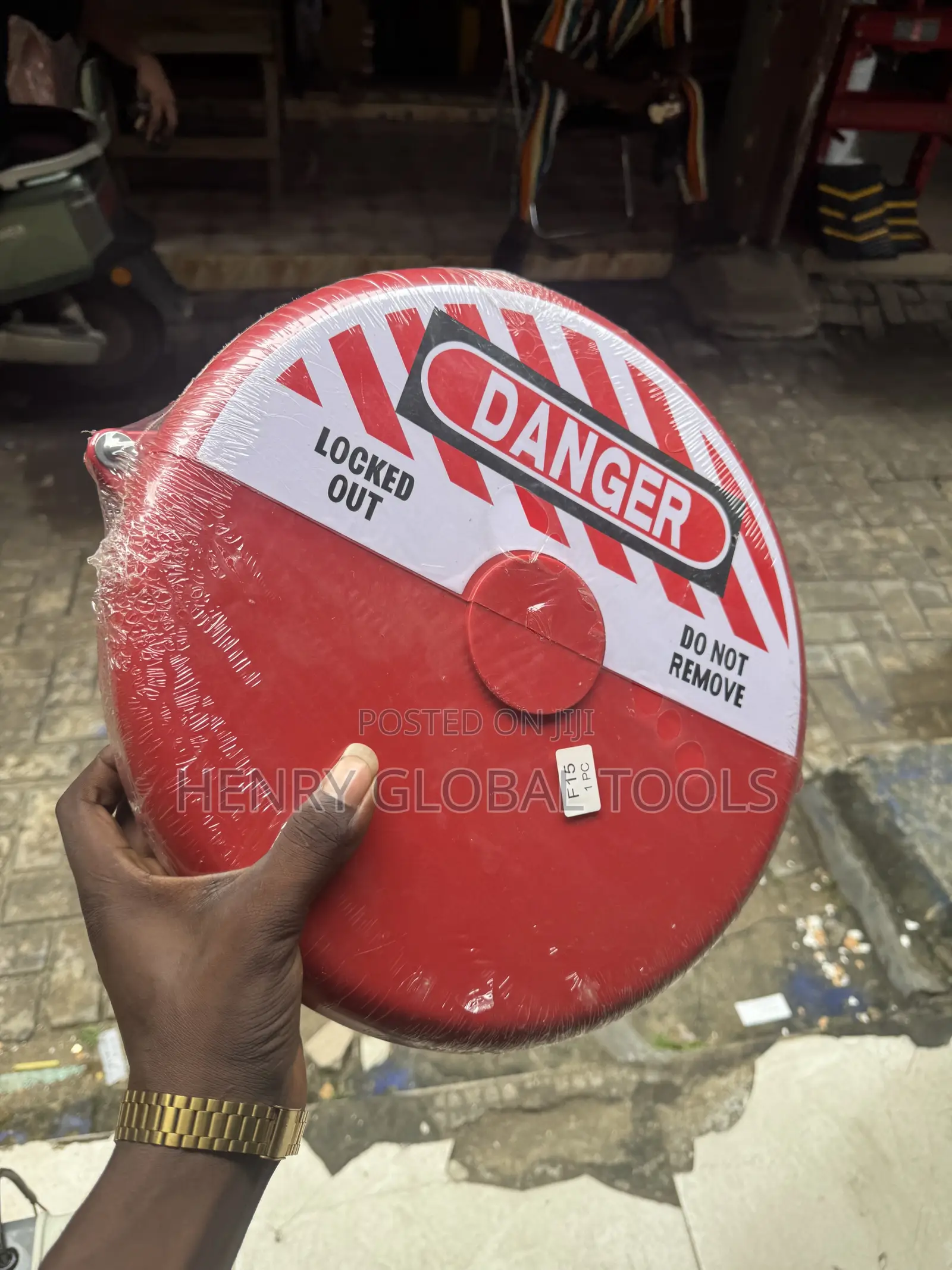 🔒 LOTO Valve Lockout Cover – Danger / Locked Out