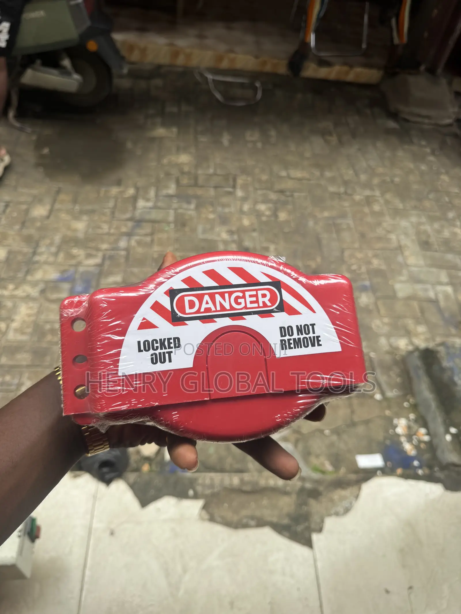 🔒 LOTO Valve Lockout Cover – Danger / Locked Out