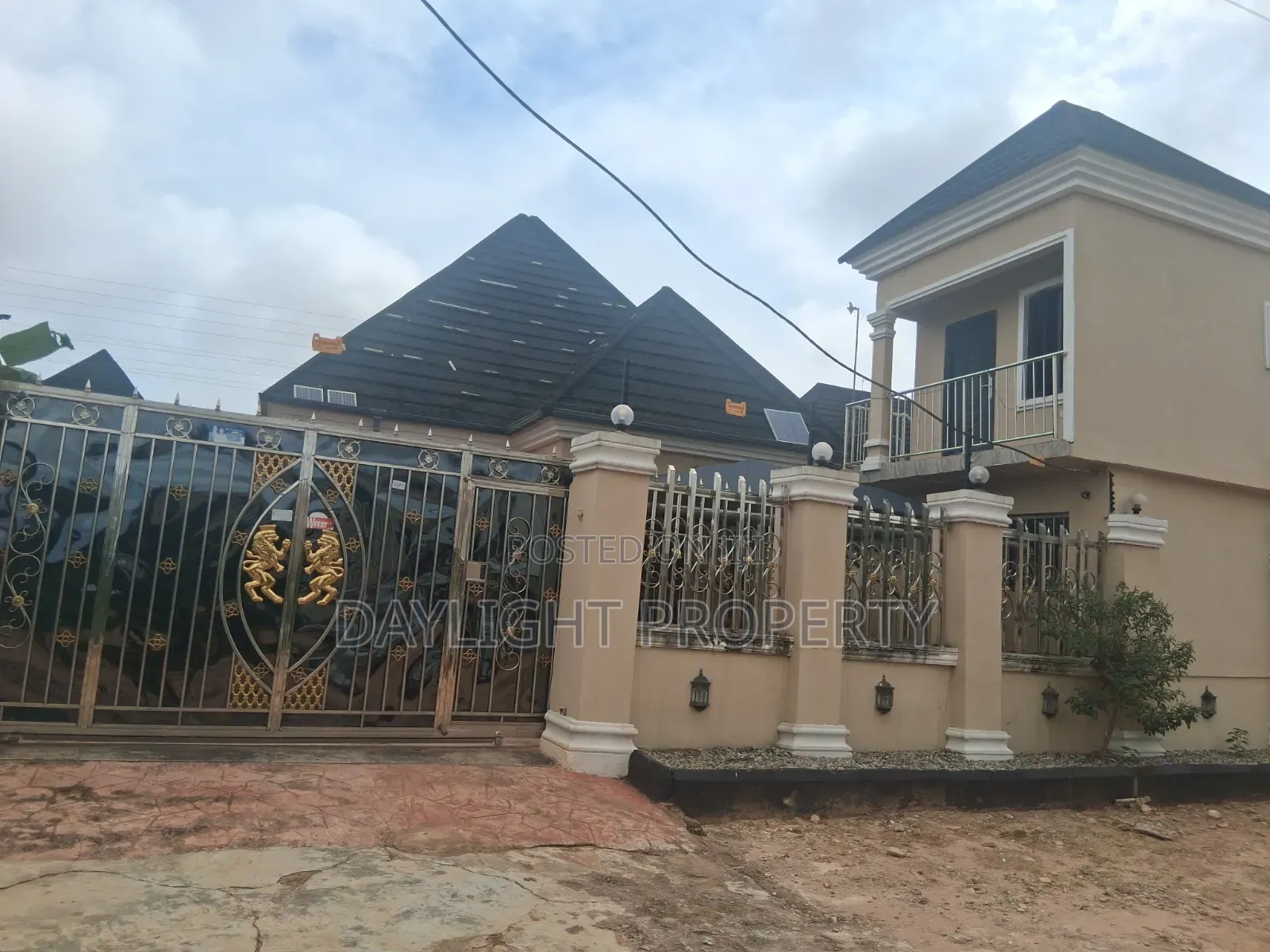 4bdrm Block of Flats in Daylight Property, Benin City for sale