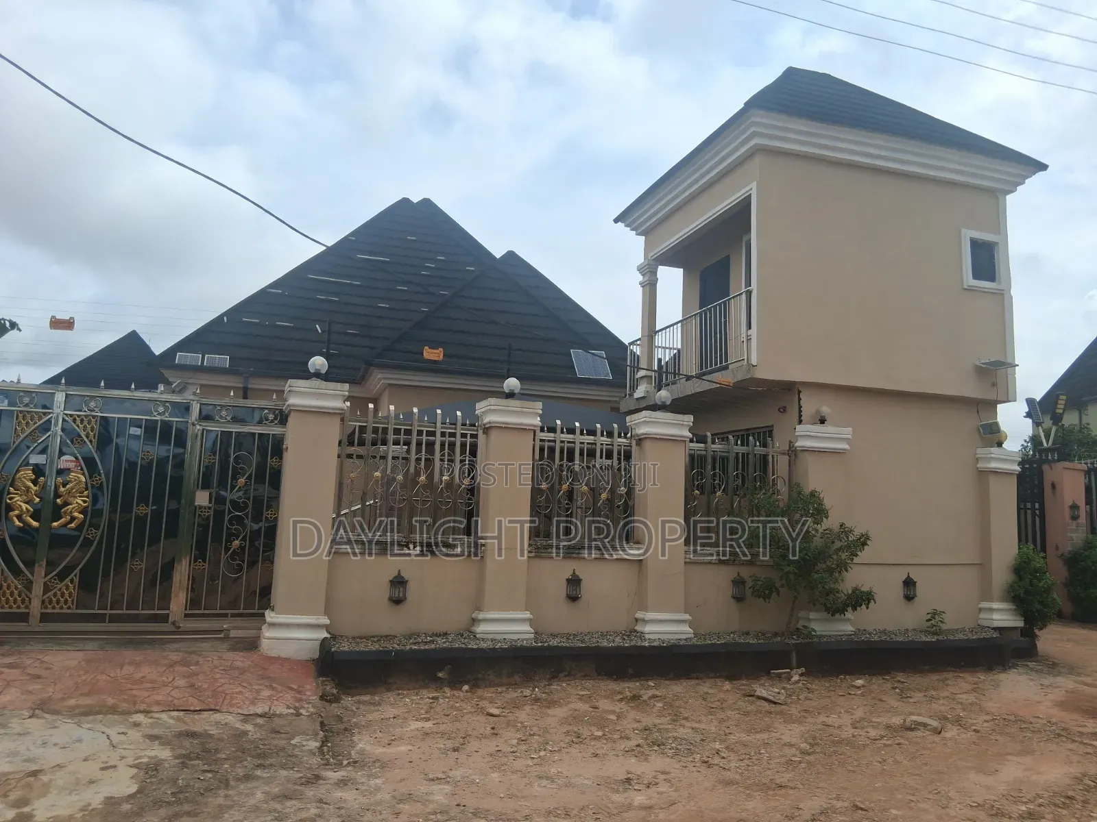 4bdrm Block of Flats in Daylight Property, Benin City for sale