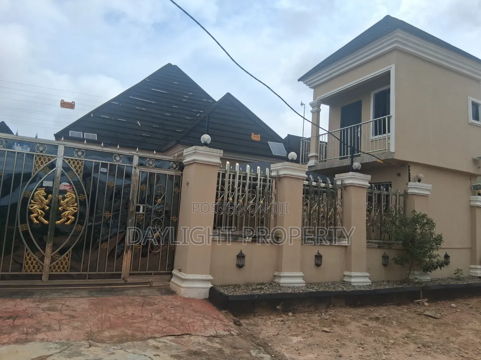 4bdrm Block of Flats in Daylight Property, Benin City for sale