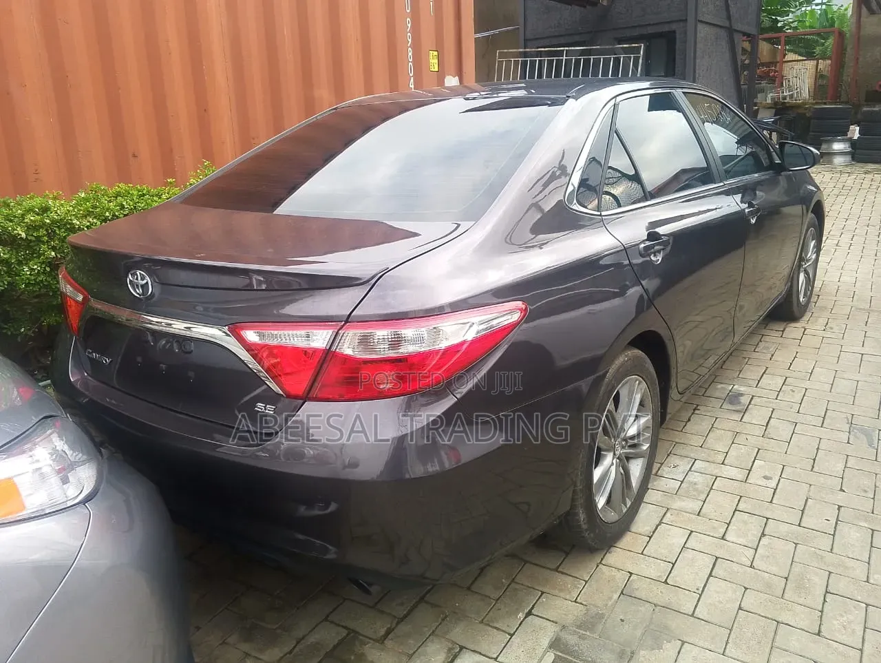 Toyota Camry SE 4dr Sedan (2.5L 4cyl 6A) 2017 Gray