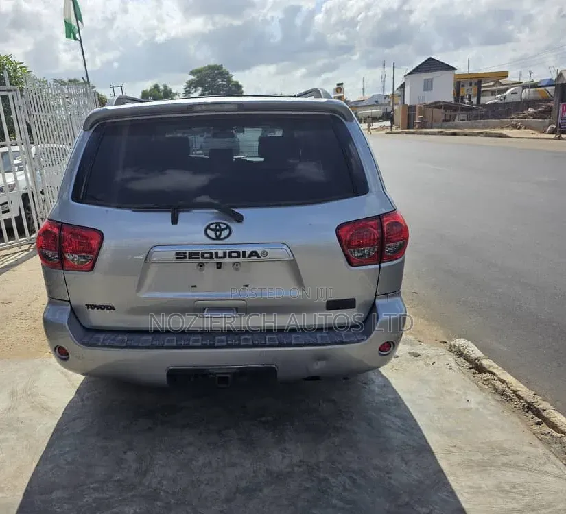 Toyota Sequoia 2008 Silver